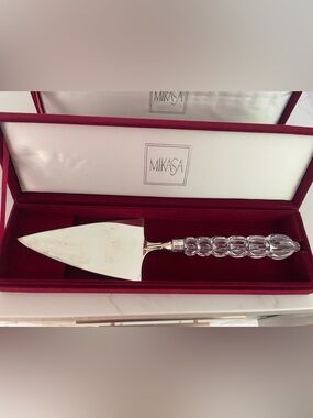 Mikasa cake server